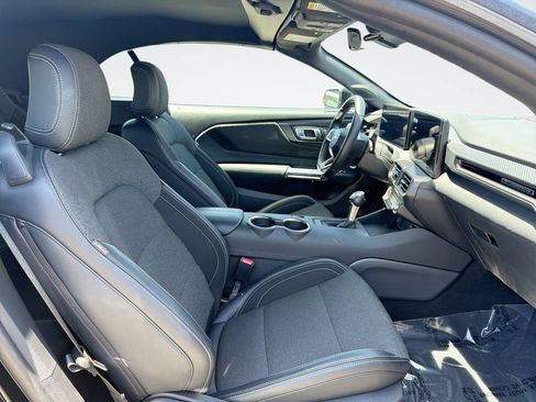 Used 2025 Ford Mustang Convertible RWD image 27