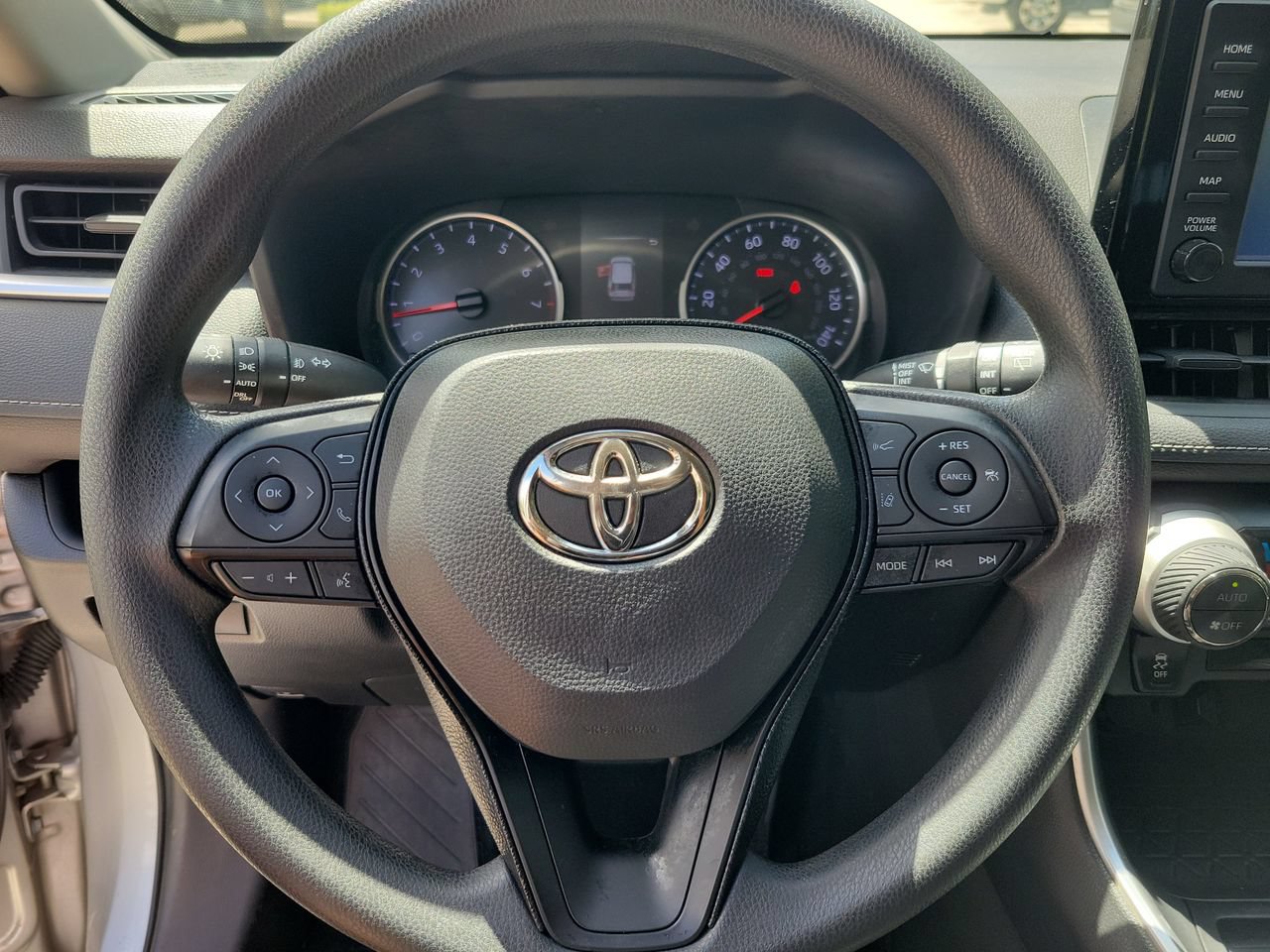 Used 2019 Toyota RAV4 XLE FWD image 18