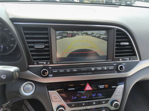 Used 2017 Hyundai Elantra Limited w/ Limited Tech Package 04 FWD image 33