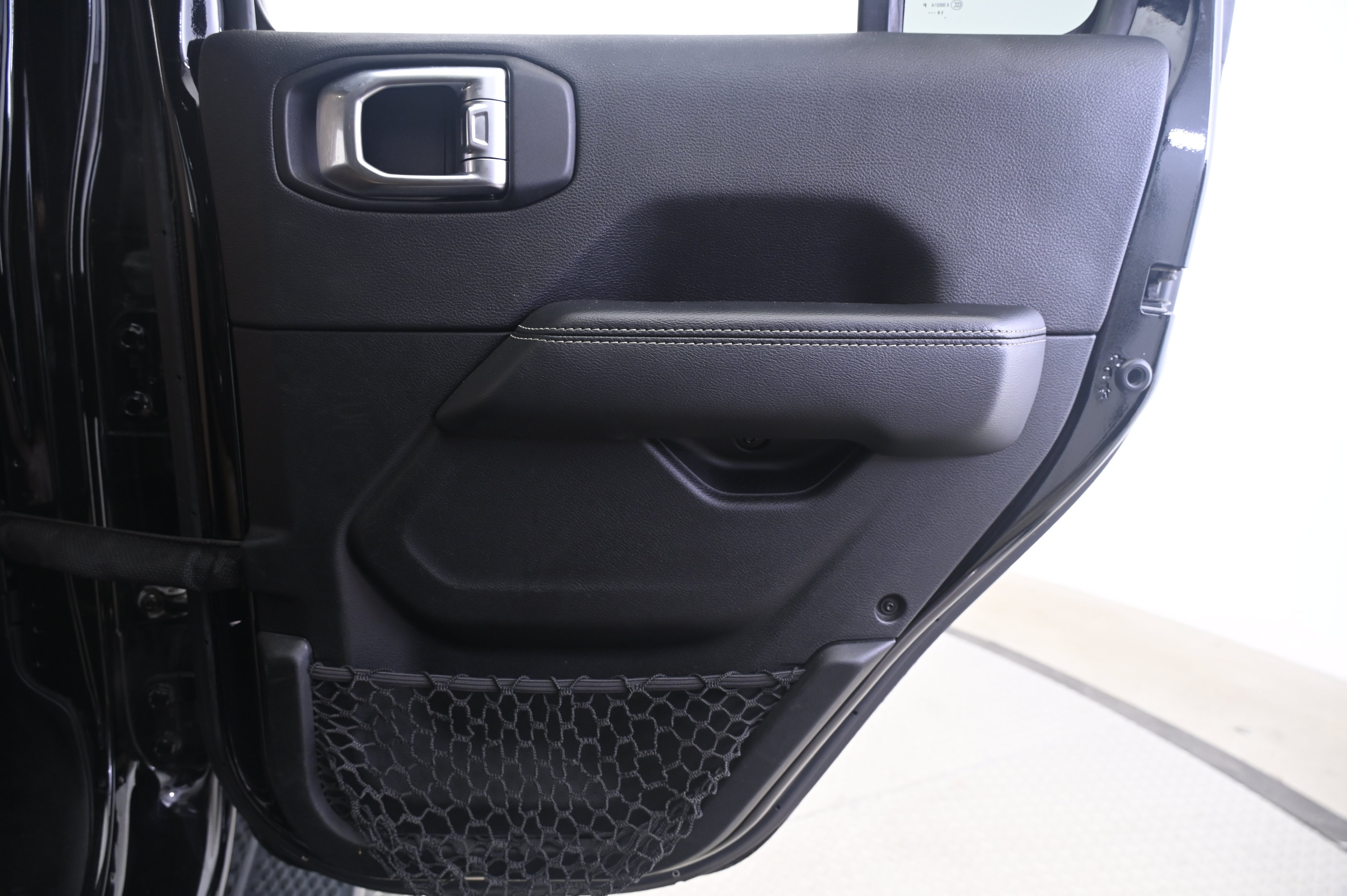 Used 2020 Jeep Wrangler Unlimited Sahara AWD/4WD image 16