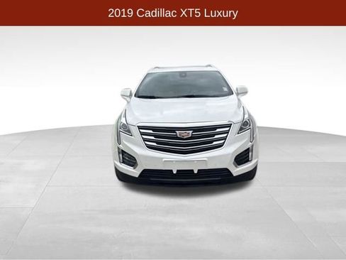 Used 2019 Cadillac XT5 Luxury image 2