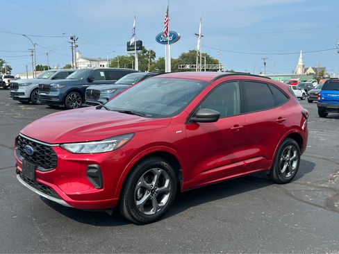 Used 2023 Ford Escape ST-Line w/ Tech Pack #1 AWD/4WD image 2