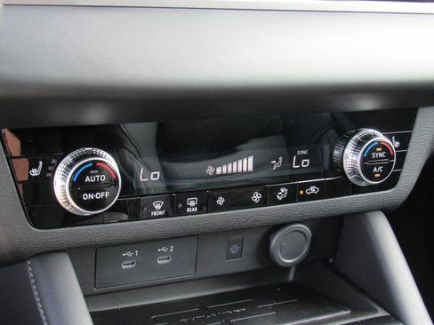 New 2025 Mitsubishi Outlander SE image 19