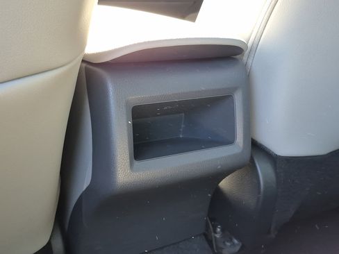 Used 2022 Toyota Camry SE image 18