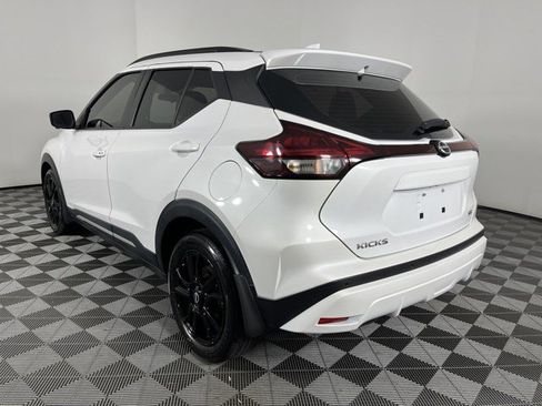 Used 2024 Nissan Kicks SR w/ SR Premium Package FWD image 6
