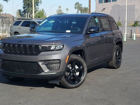New 2025 Jeep Grand Cherokee Altitude image 33