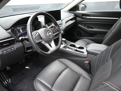 Used 2025 Nissan Altima 2.5 SR w/ SR Premium Package FWD image 19
