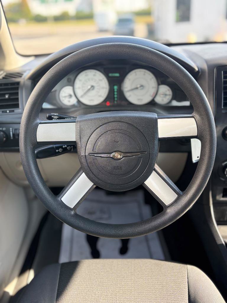 Used 2006 Chrysler 300 RWD image 21