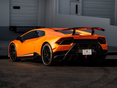 Used 2018 Lamborghini Huracan Performante image 17