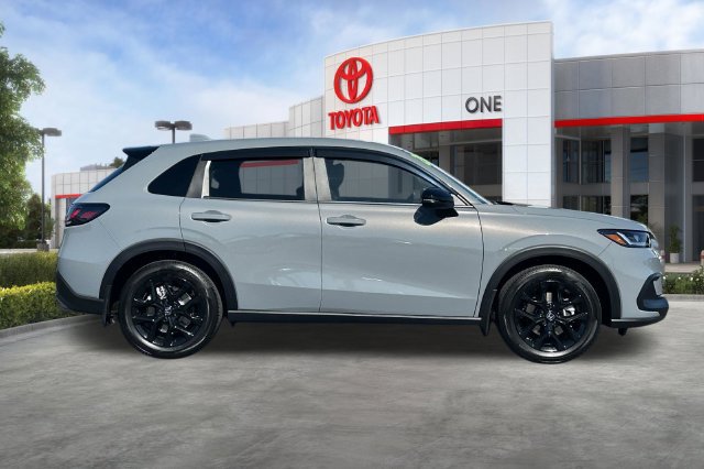 Used 2025 Honda HR-V Sport image 3