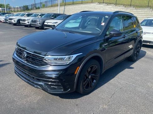 Used 2024 Volkswagen Tiguan SE R-Line AWD/4WD image 2