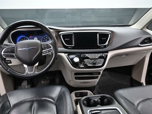 Used 2019 Chrysler Pacifica Touring-L Plus w/ Advanced Safetytec Group FWD image 14