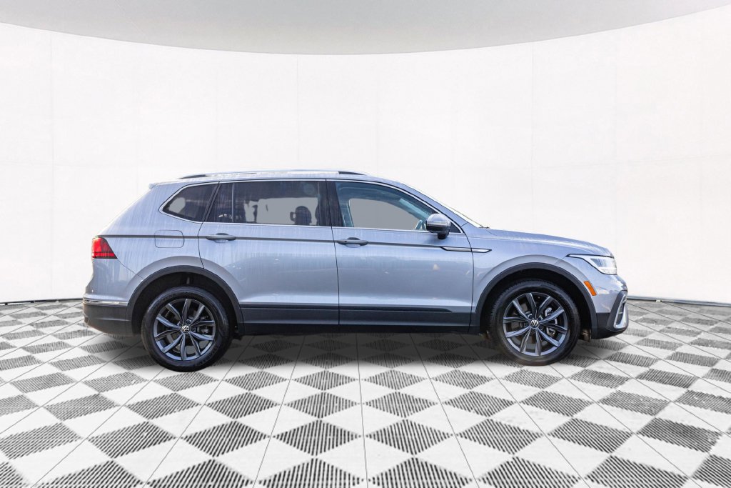 Certified 2023 Volkswagen Tiguan SE w/ Panoramic Sunroof Package FWD image 11