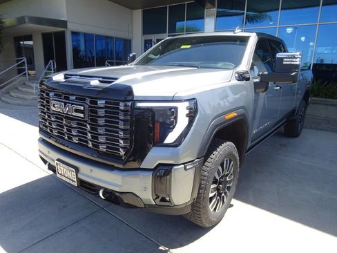 New 2026 GMC Sierra 2500 Denali Ultimate w/ Max Trailering Package AWD/4WD image 3