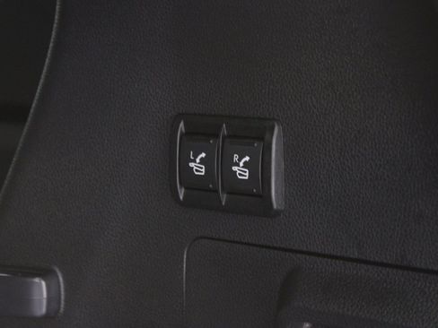 Used 2025 Toyota Sequoia Platinum image 37