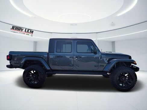 Used 2023 Jeep Gladiator Willys image 2
