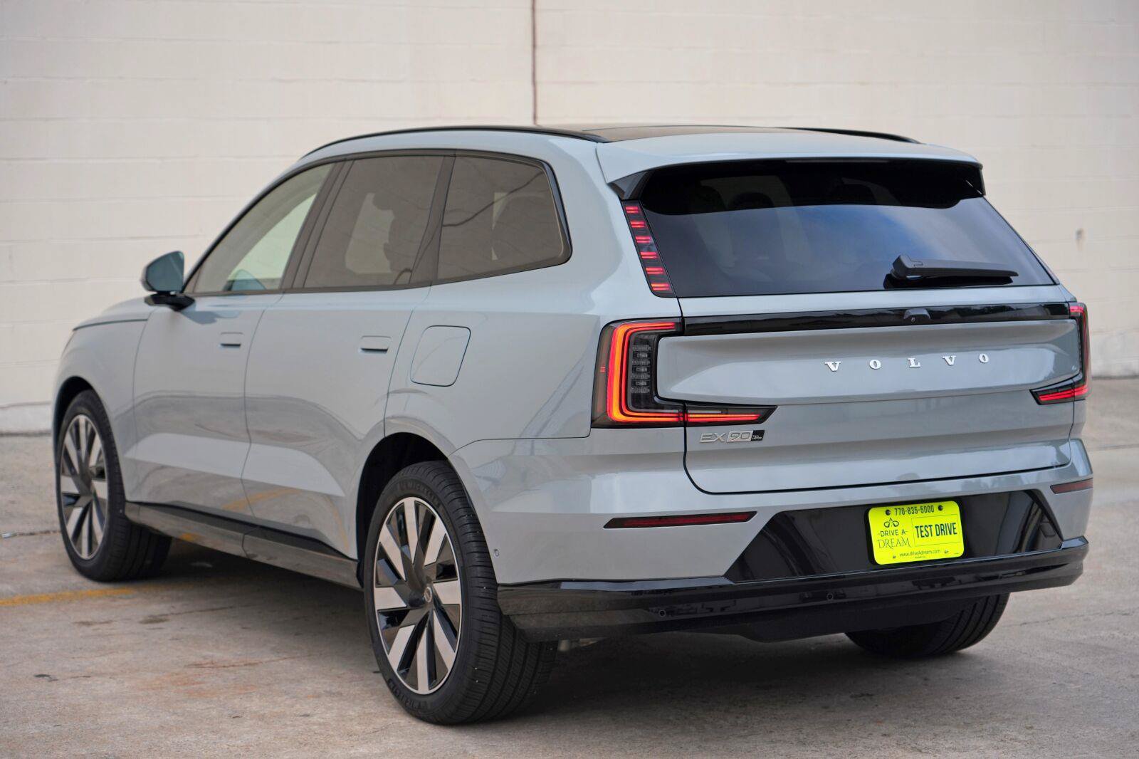 Used 2025 Volvo EX90 Ultra AWD/4WD image 48