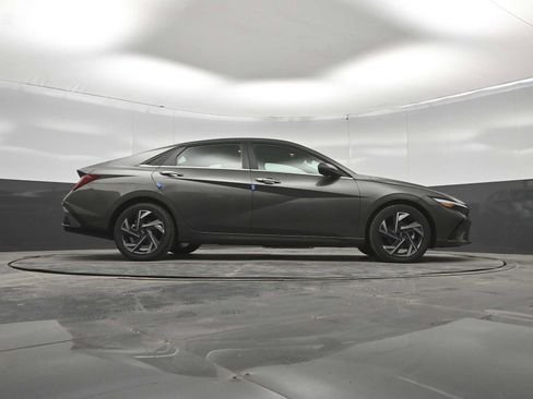 New 2026 Hyundai Elantra Limited FWD image 44