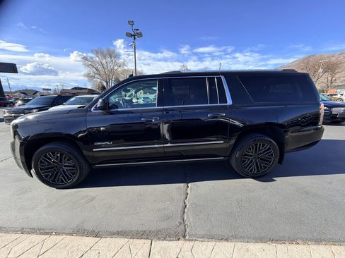 Used 2019 GMC Yukon XL Denali w/ Denali Ultimate Package AWD/4WD image 7
