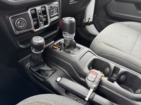 Used 2024 Jeep Wrangler Unlimited Sahara image 31