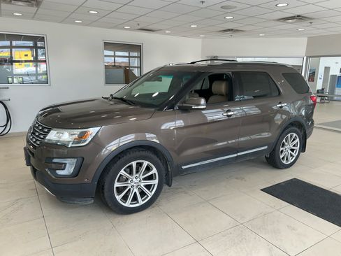 Used 2016 Ford Explorer Limited w/ Equipment Group 301A AWD/4WD image 3