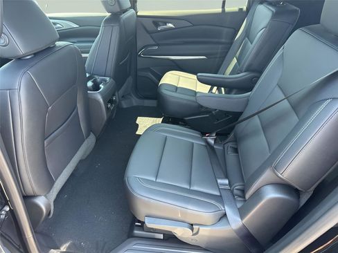 New 2025 Chevrolet Traverse LT image 11