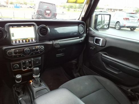 Used 2022 Jeep Gladiator Sport AWD/4WD image 11