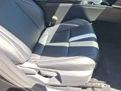 Used 2025 Toyota Camry SE w/ Convenience Package image 33