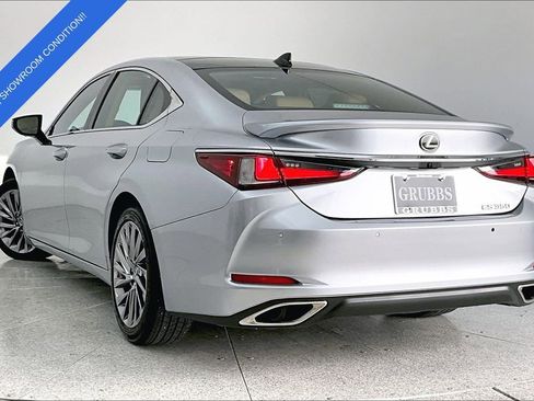 Used 2024 Lexus ES 350 Ultra Luxury w/ Accessory Package (Z2) image 17