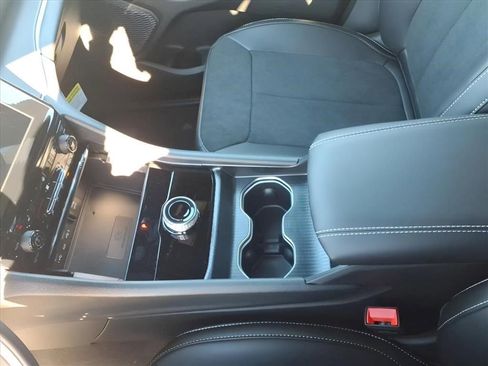 New 2025 Jeep Grand Cherokee Altitude image 17