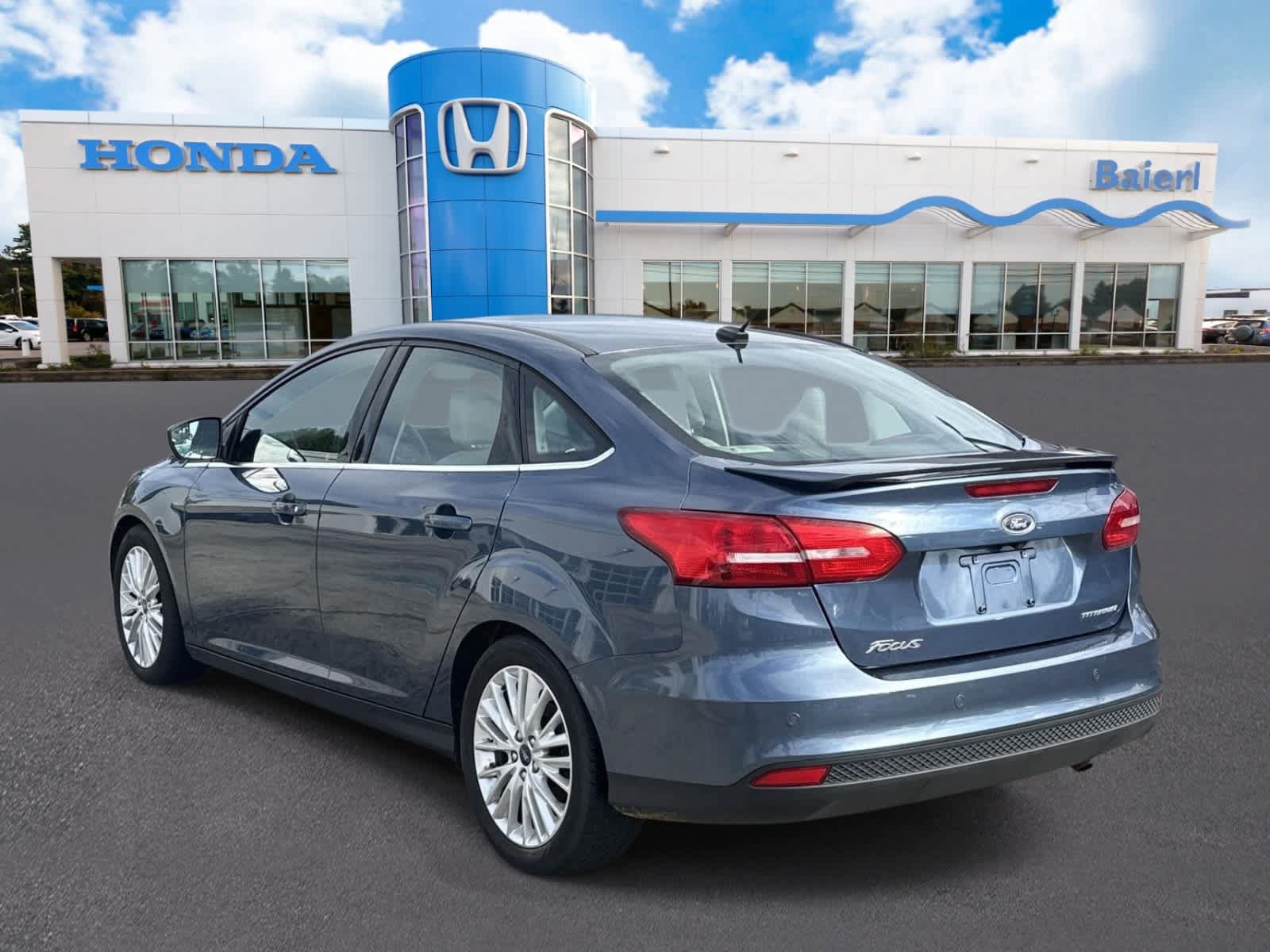Used 2018 Ford Focus Titanium FWD image 3