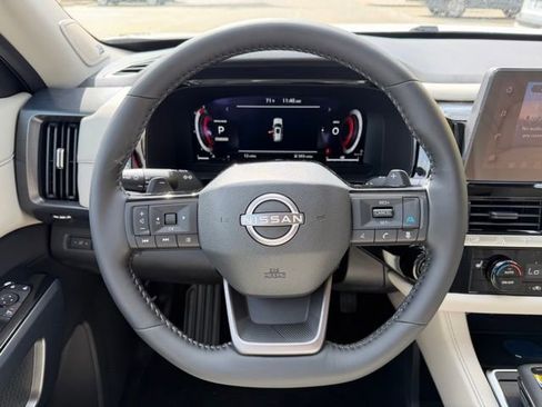 New 2026 Nissan Pathfinder SL image 17