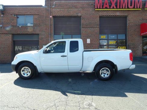 Used 2018 Nissan Frontier S image 2