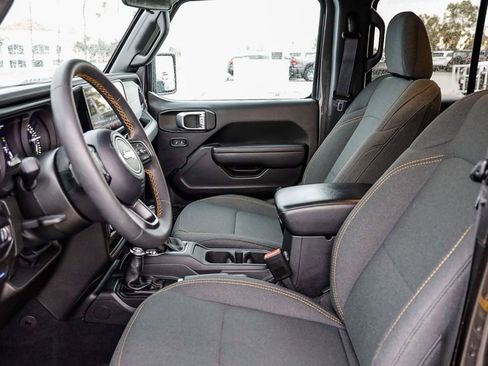 Used 2024 Jeep Wrangler Unlimited image 22