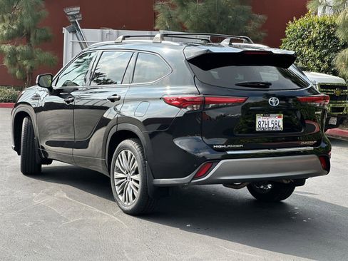 Used 2022 Toyota Highlander Platinum image 4