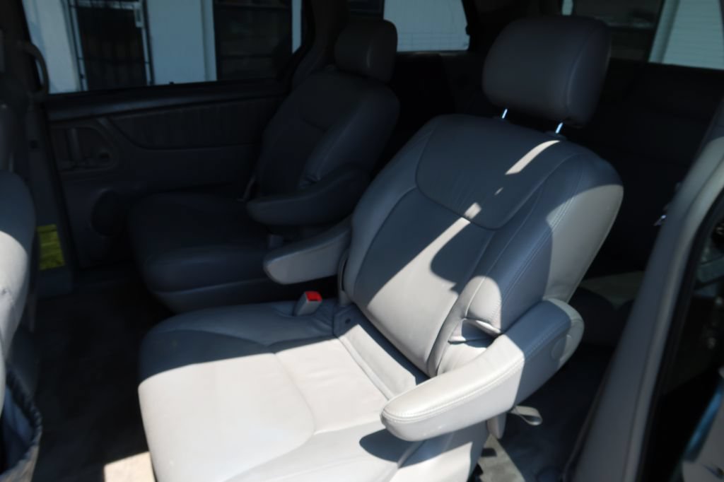 Used 2005 Toyota Sienna XLE FWD image 7