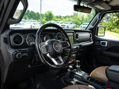 Used 2021 Jeep Wrangler Unlimited Sahara AWD/4WD image 13