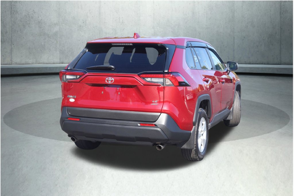 Used 2024 Toyota RAV4 LE AWD/4WD image 19