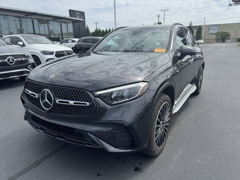 Used 2025 Mercedes-Benz GLC 350e 4MATIC image 5