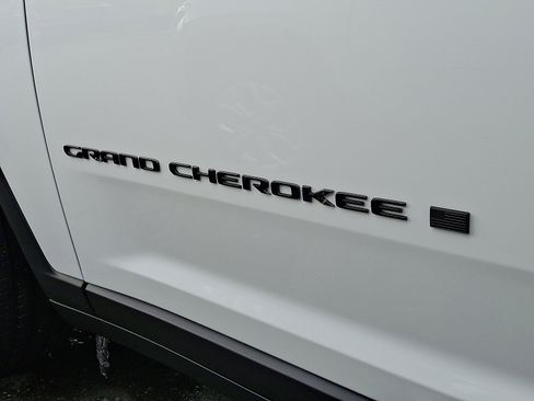 New 2026 Jeep Grand Cherokee Limited w/ Limited Altitude Package AWD/4WD image 5