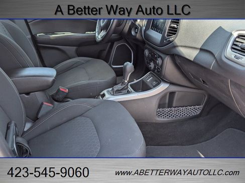Used 2018 Jeep Compass Sport w/ Tech Group FWD image 12