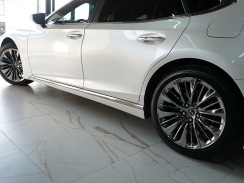 Used 2022 Lexus LS 500 w/ Luxury Package RWD image 4