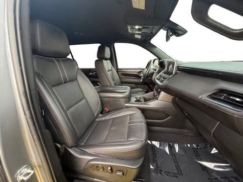 Used 2022 Chevrolet Suburban RST w/ Luxury Package image 16