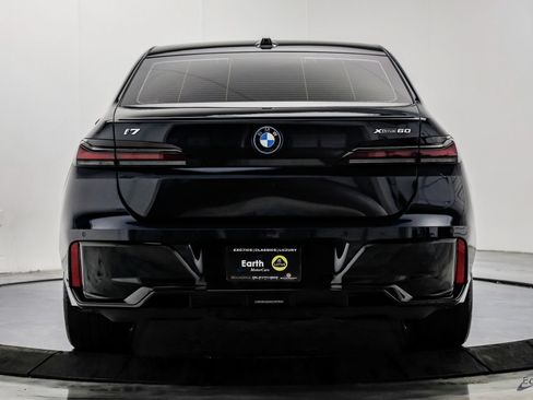 Used 2025 BMW i7 xDrive60 AWD/4WD image 12