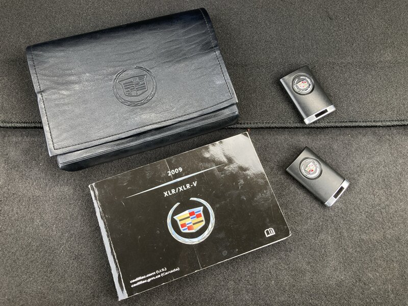 Used 2009 Cadillac XLR RWD image 31