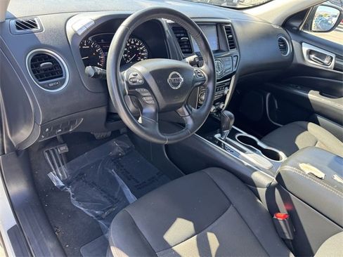 Used 2020 Nissan Pathfinder SV image 9