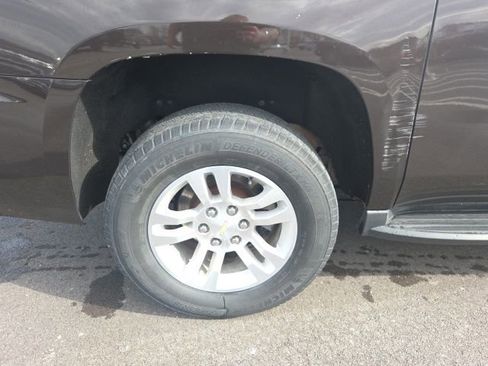 Used 2018 Chevrolet Suburban LT image 15