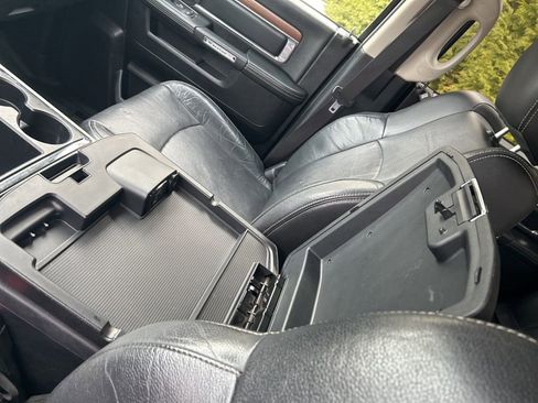 Used 2014 RAM 1500 Laramie w/ Convenience Group image 18