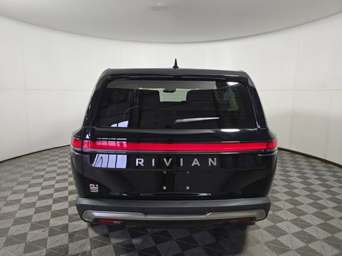 Used 2023 Rivian R1S Launch Edition image 4