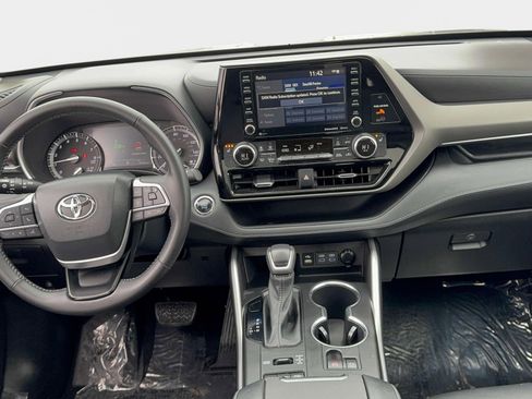 Used 2022 Toyota Highlander XLE image 12